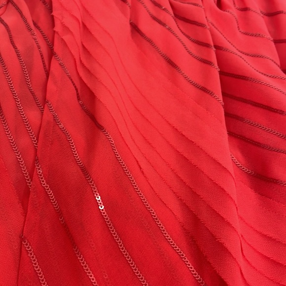 Vince Camuto Dress 6 Knee Length Red Sequins Short Sleeves Lined Point Neck - Picture 15 of 16